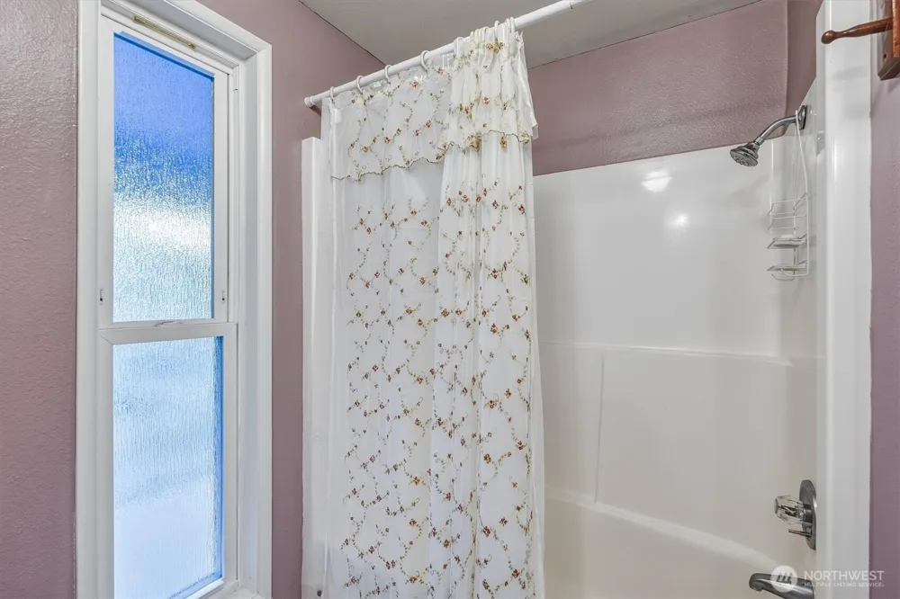 1005 22nd Avenue Kelso, WA 98626