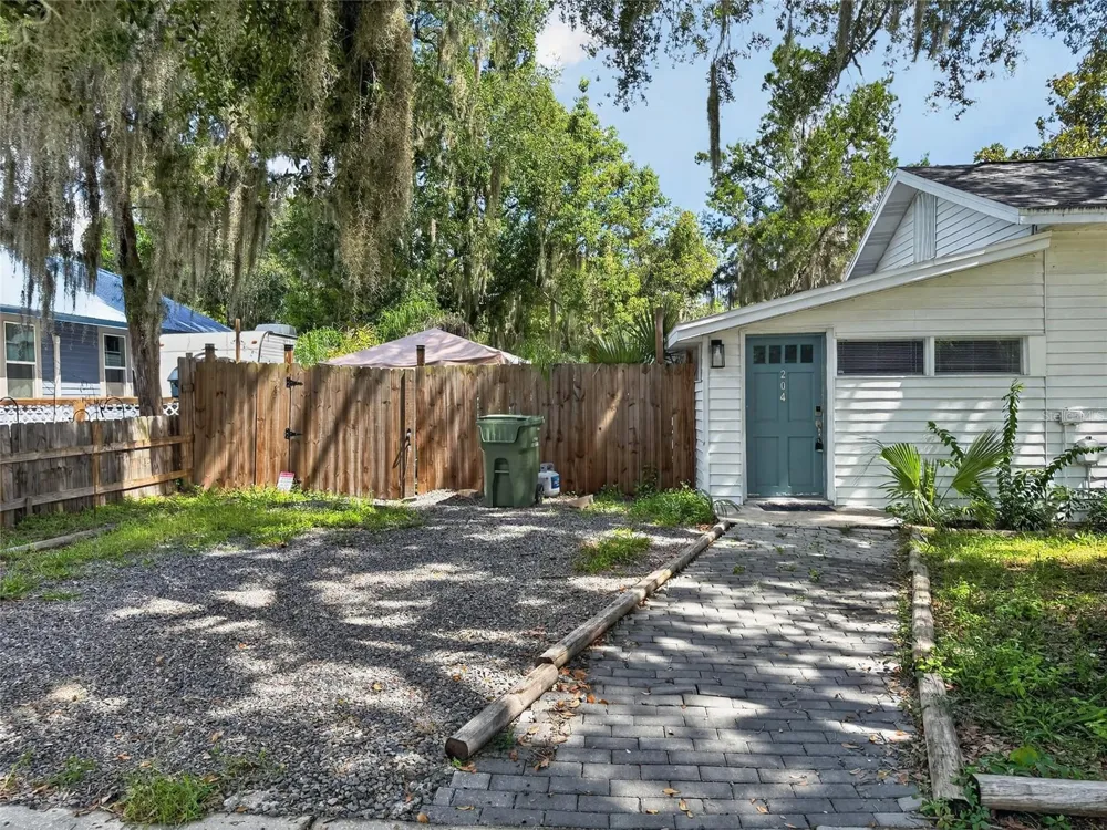325 S 2ND STREET Leesburg, FL 34748