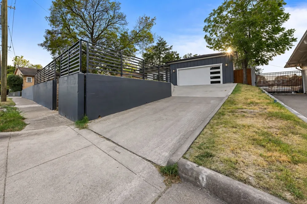 1111 S Tyler Street Dallas, TX 75208