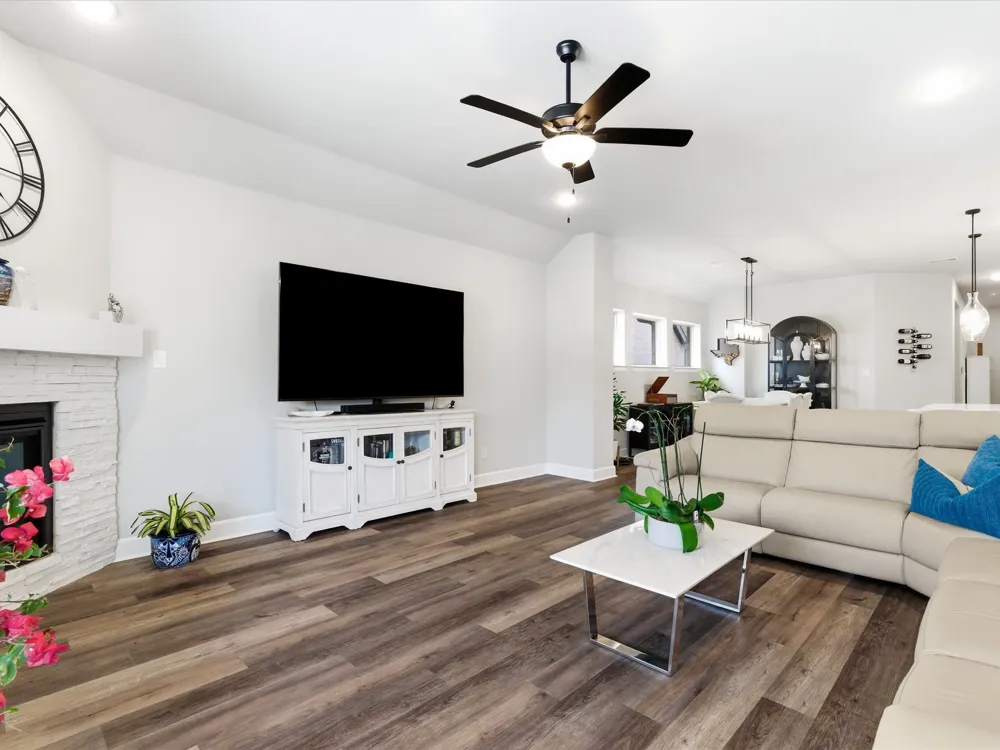 1625 Windflower Drive Aubrey, TX 76227