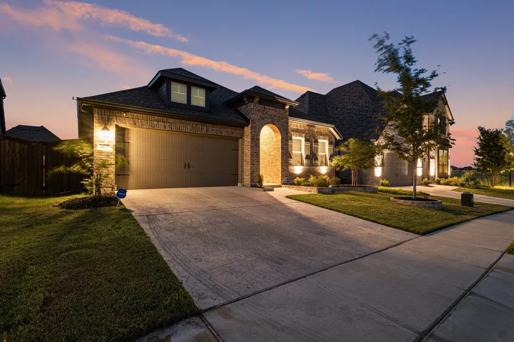 1625 Windflower Drive Aubrey, TX 76227