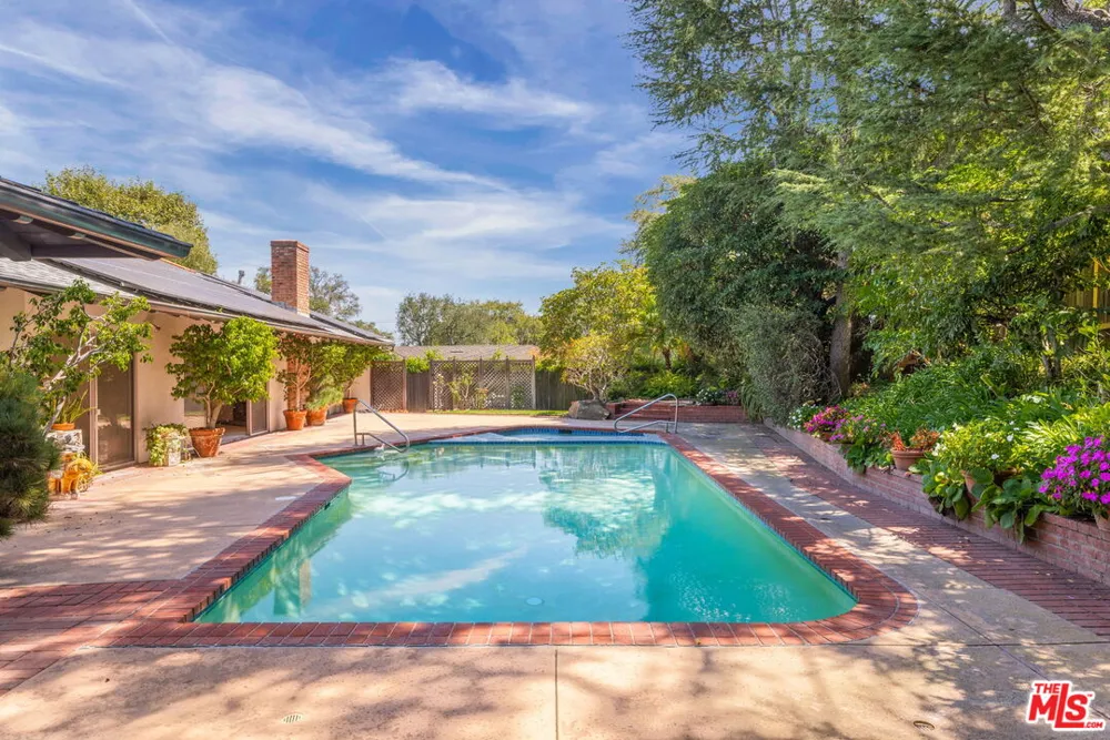 676 Elkins Road Los Angeles, CA 90049