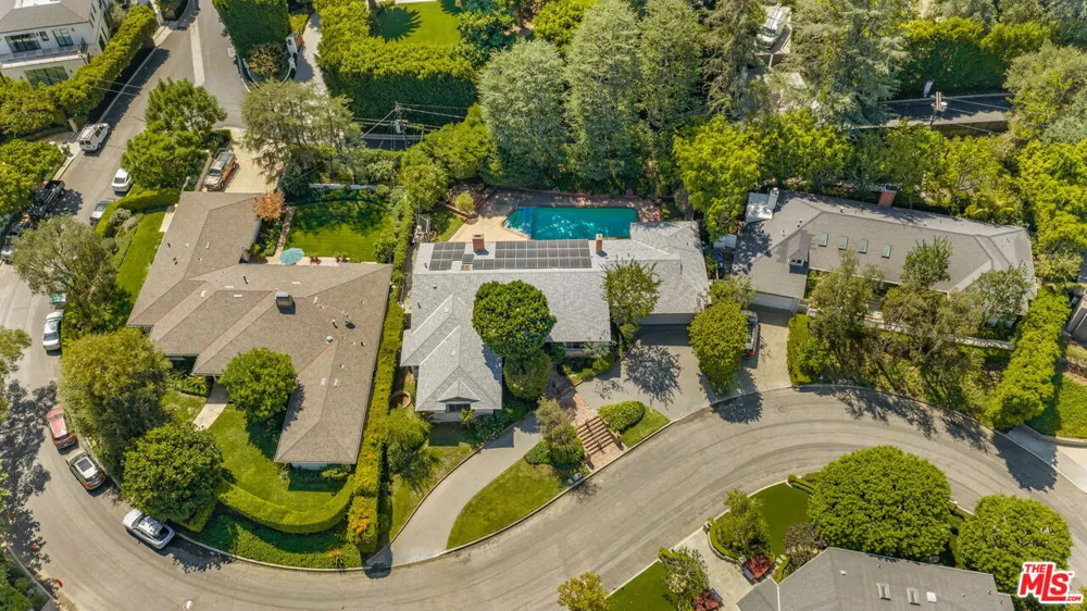 676 Elkins Road Los Angeles, CA 90049