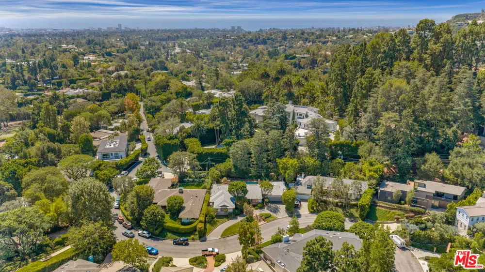 676 Elkins Road Los Angeles, CA 90049