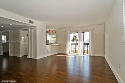 1617 Jefferson Ave #404