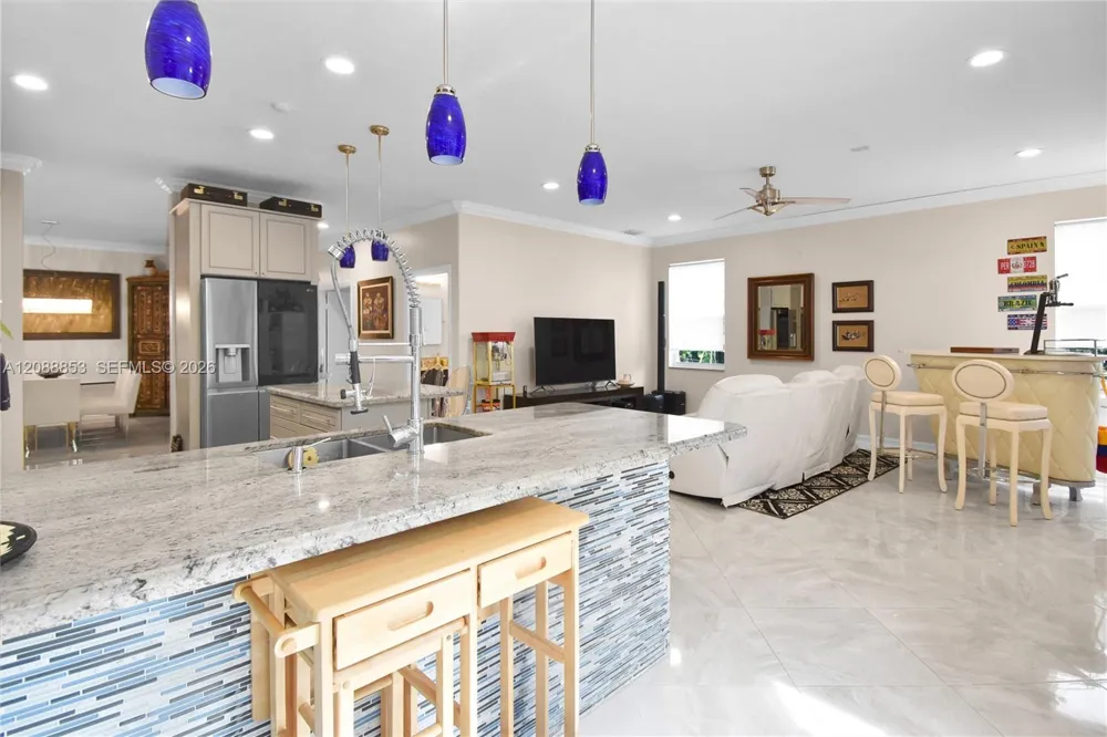523 Stonemont Dr Weston, FL 33326