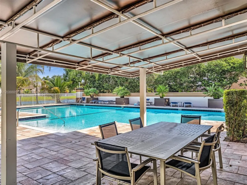 523 Stonemont Dr Weston, FL 33326