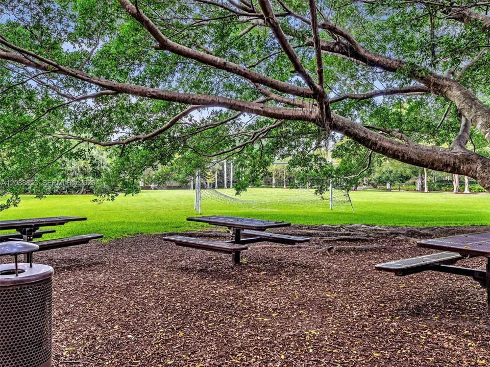 523 Stonemont Dr Weston, FL 33326