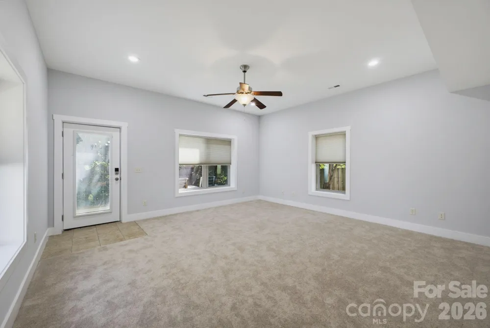 25 Gratitude Drive Asheville, NC 28806