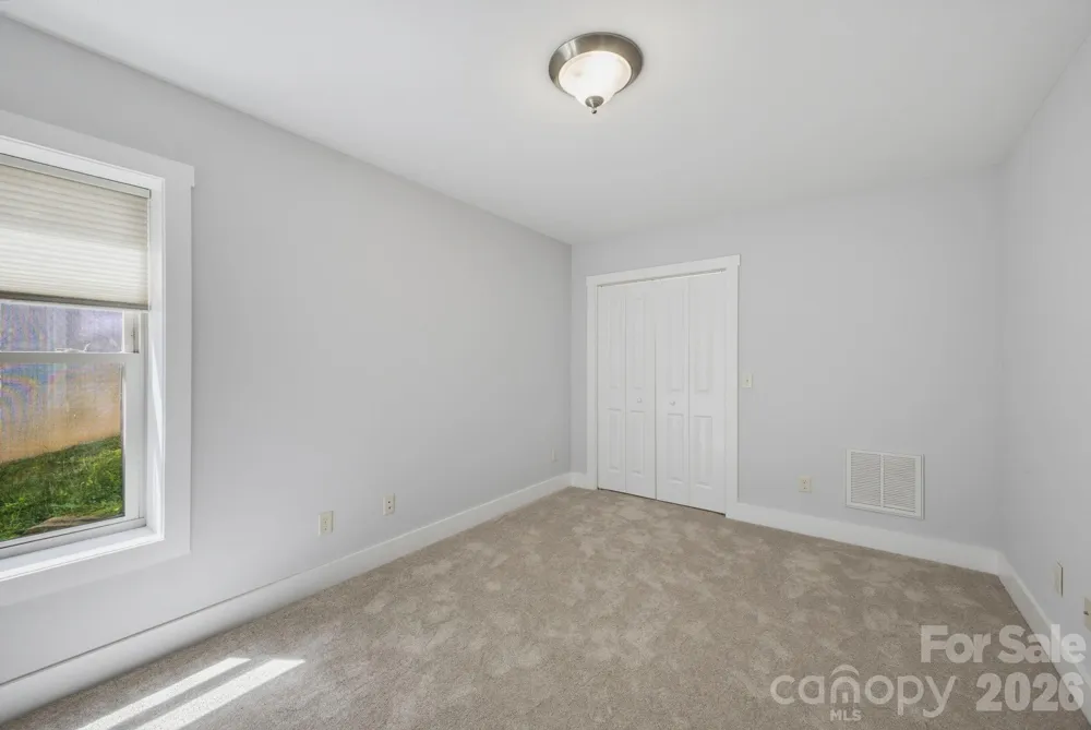 25 Gratitude Drive Asheville, NC 28806