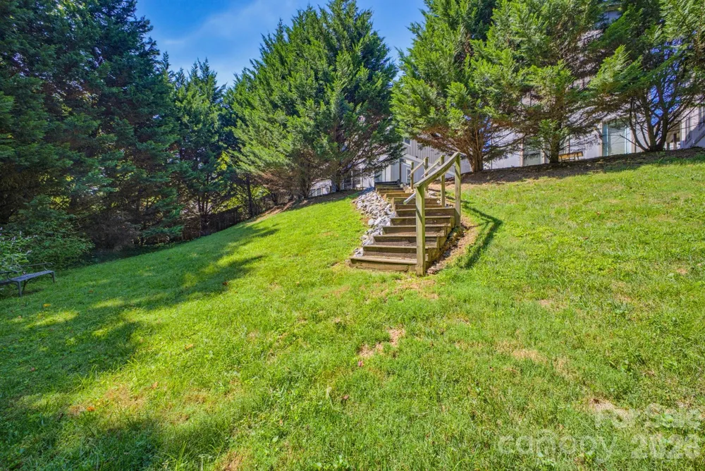 25 Gratitude Drive Asheville, NC 28806