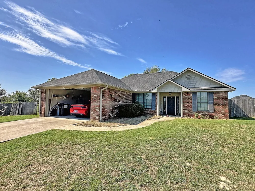 5721 Suncrest Drive Athens, TX 75752