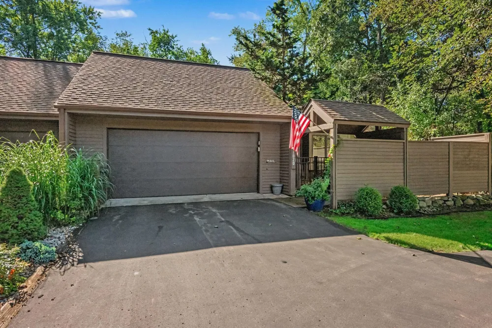 1020 Essex Circle #26 Kalamazoo, MI 49008