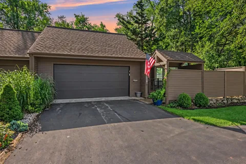 1020 Essex Circle #26