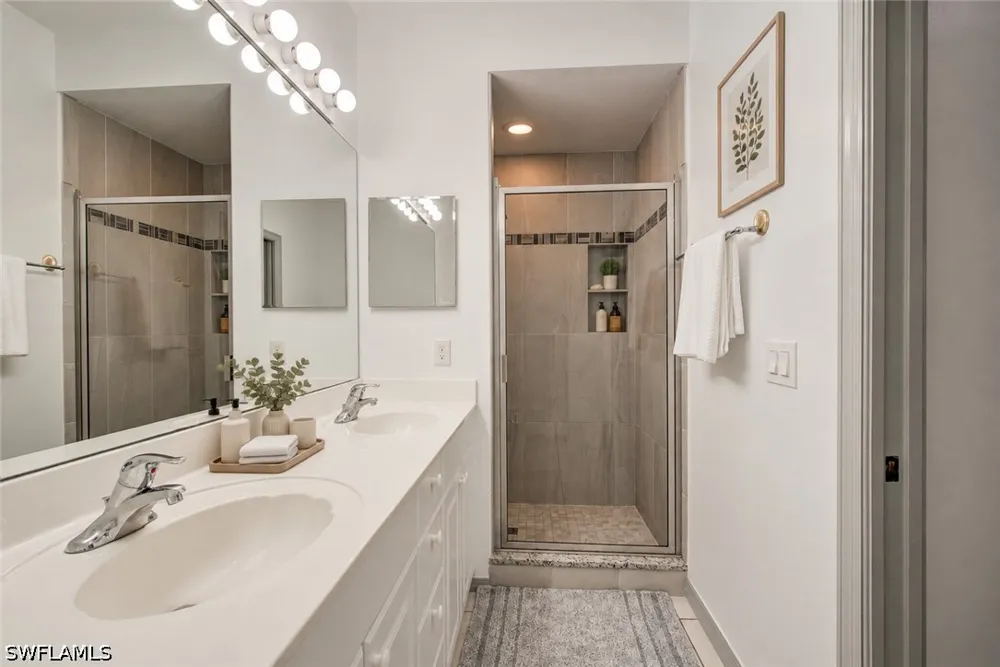Robin Hood Circle #202 Naples, FL 34104