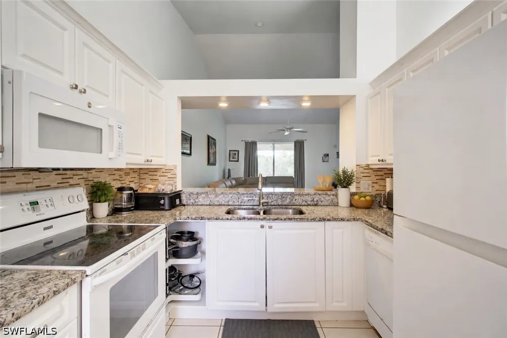 Robin Hood Circle #202 Naples, FL 34104
