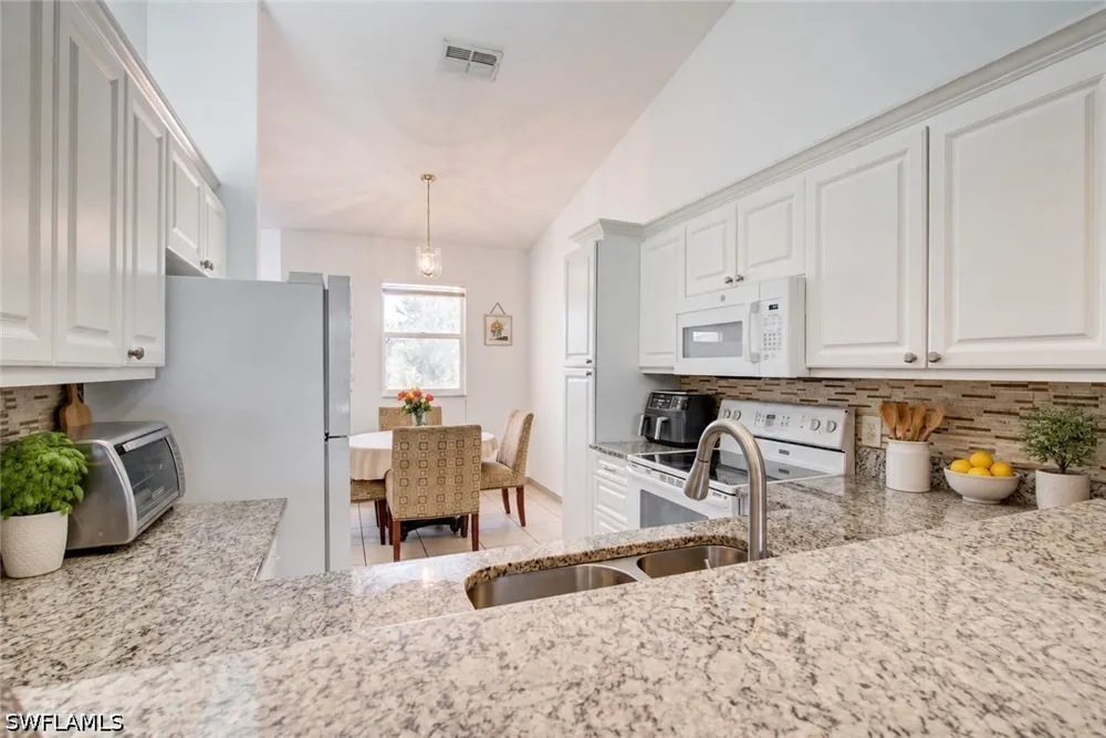 Robin Hood Circle #202 Naples, FL 34104