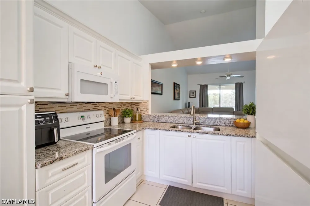 Robin Hood Circle #202 Naples, FL 34104