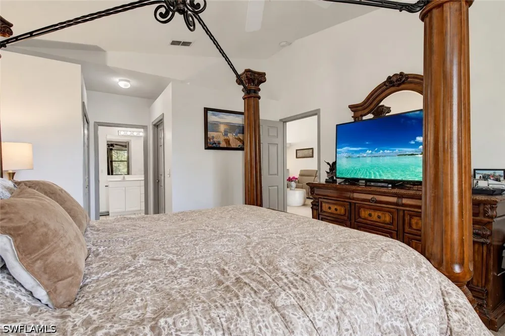Robin Hood Circle #202 Naples, FL 34104