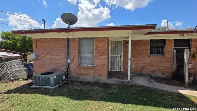 223 SUNNYLAND DR San Antonio, TX 78228