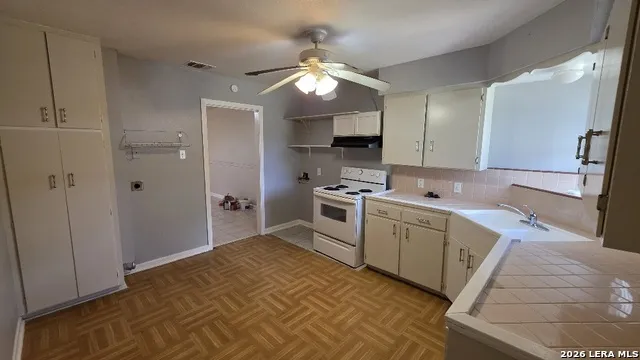 223 SUNNYLAND DR San Antonio, TX 78228