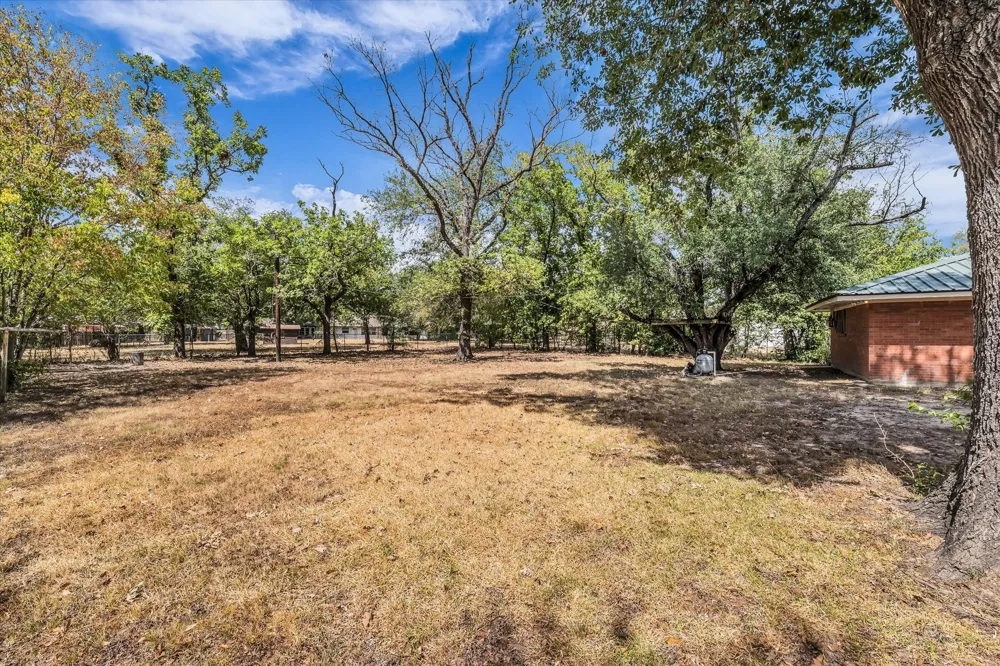 817 E Holly Lane Mexia, TX 76667