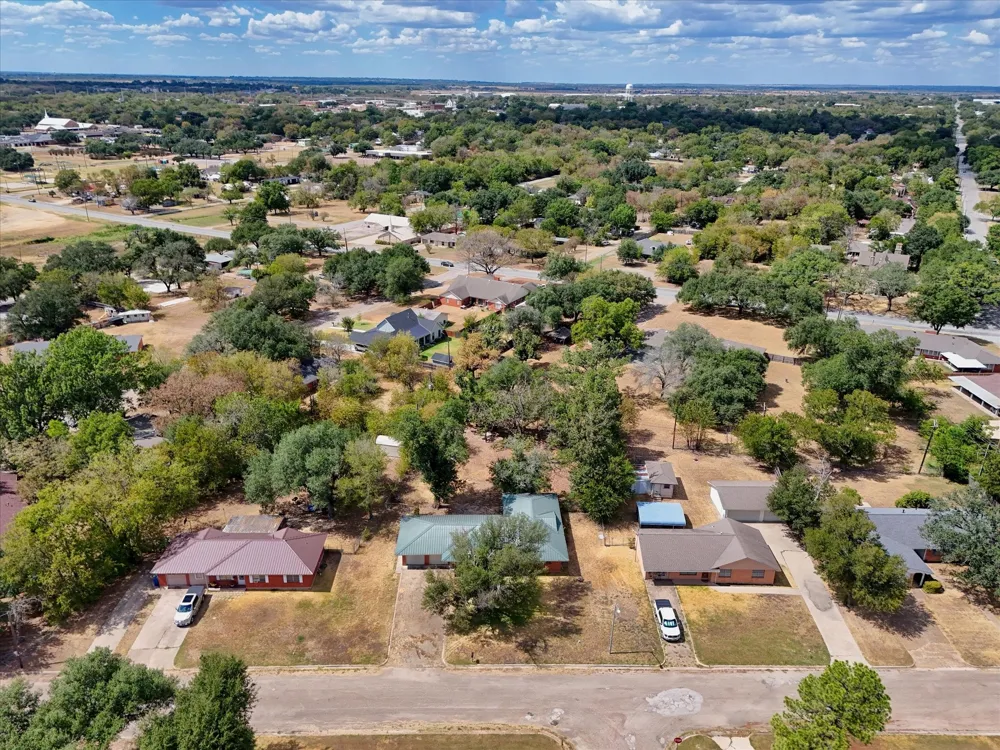 817 E Holly Lane Mexia, TX 76667