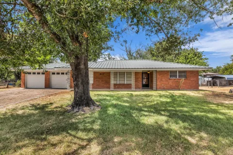 817 E Holly Lane