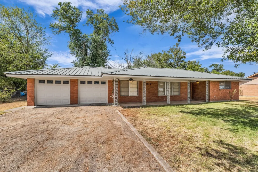 817 E Holly Lane Mexia, TX 76667