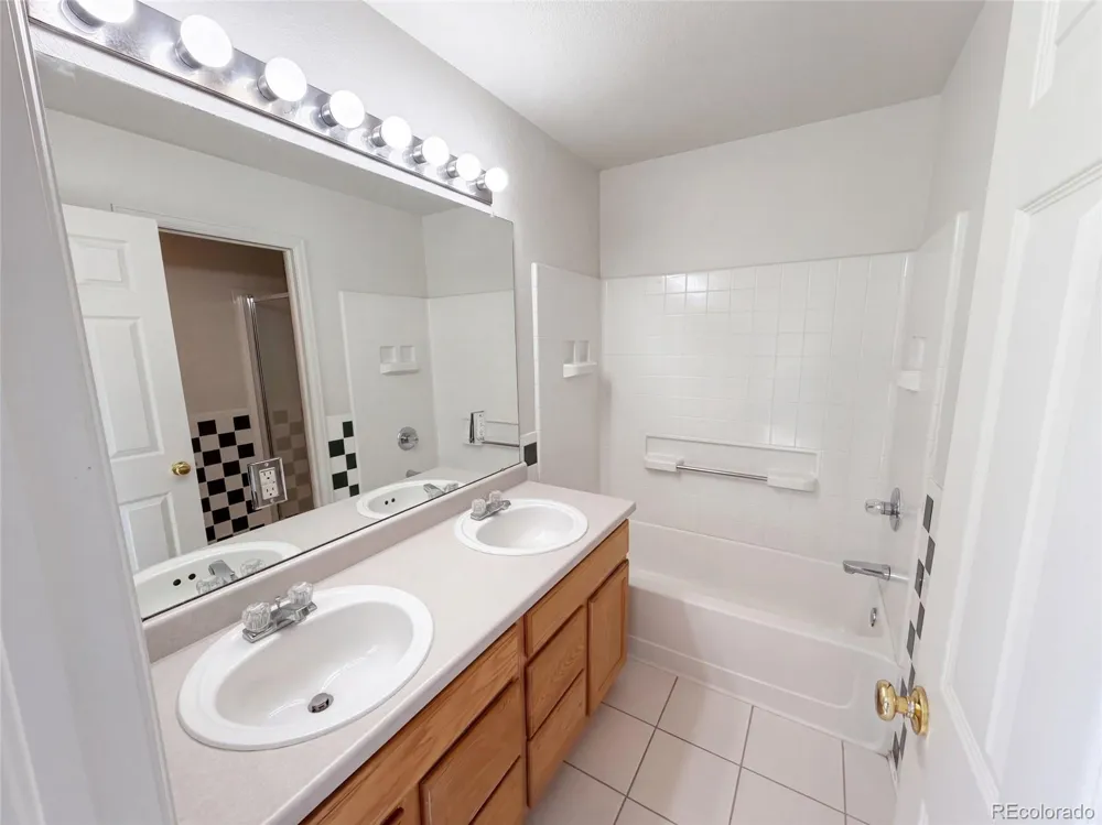 10009 Strathfield Lane Highlands Ranch, CO 80126