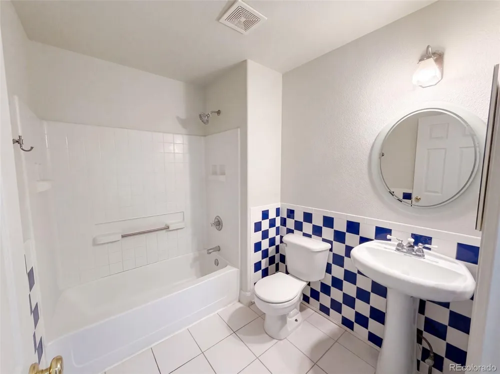 10009 Strathfield Lane Highlands Ranch, CO 80126