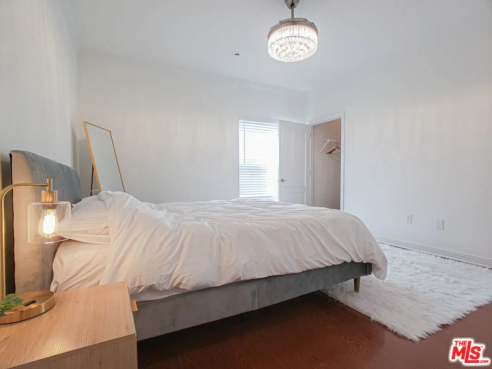 1025 Dewey Avenue Los Angeles, CA 90006