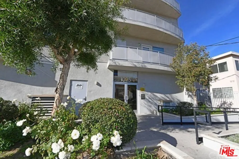 1025 Dewey Avenue Los Angeles, CA 90006