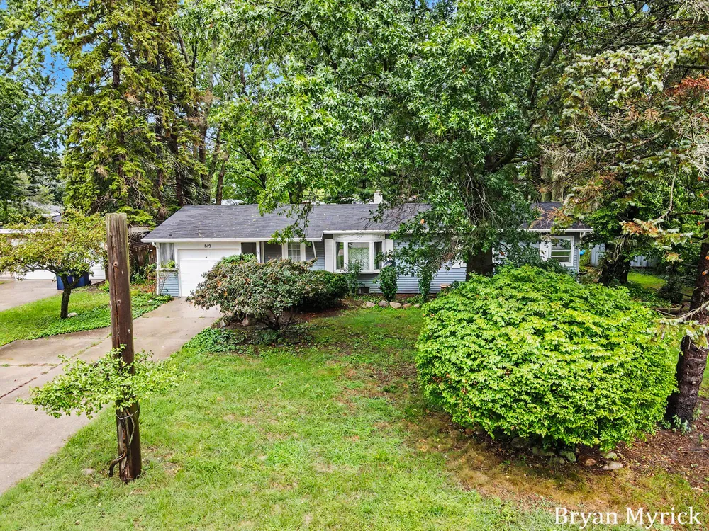 819 W 25th Street Holland, MI 49423