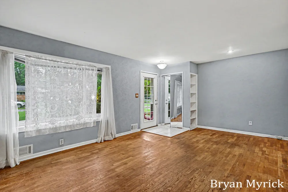 819 W 25th Street Holland, MI 49423
