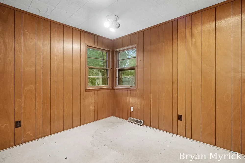 819 W 25th Street Holland, MI 49423