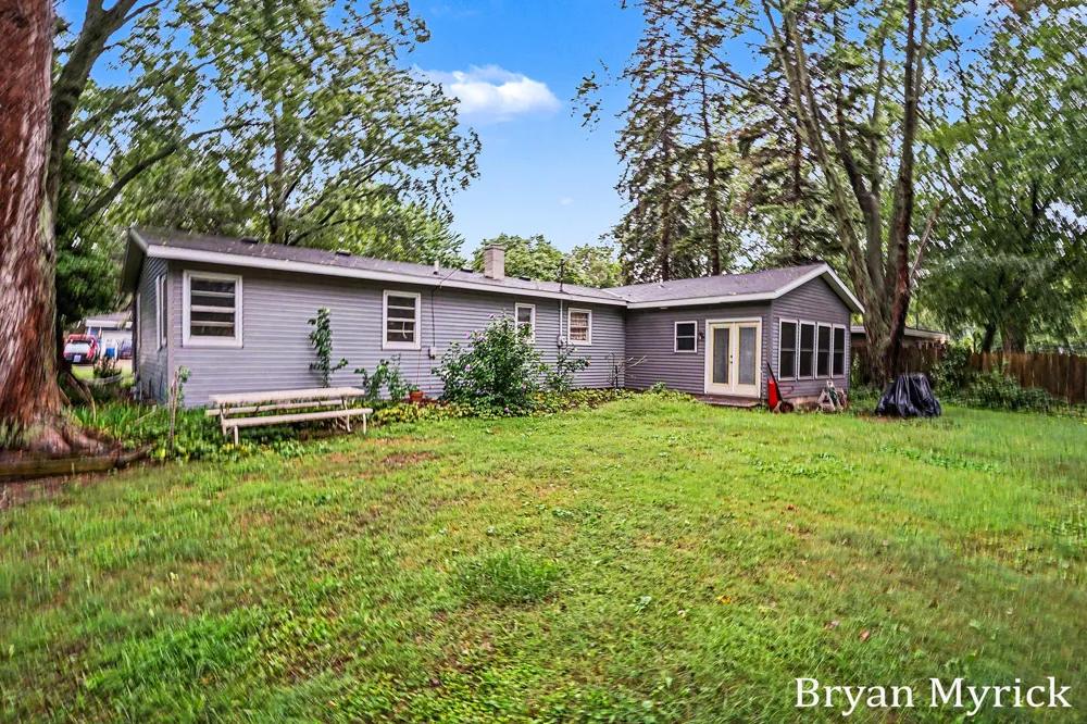 819 W 25th Street Holland, MI 49423