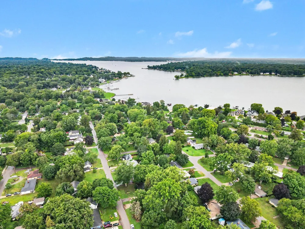 819 W 25th Street Holland, MI 49423