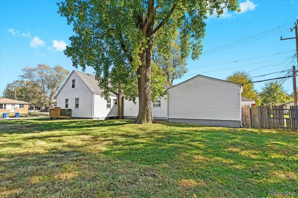 14092 Knox Avenue Warren City, MI 48089
