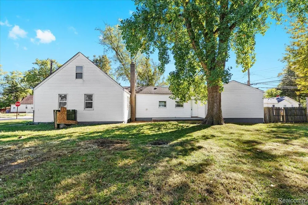 14092 Knox Avenue Warren City, MI 48089