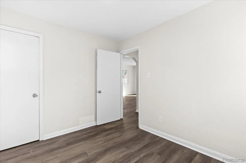 14092 Knox Avenue Warren City, MI 48089