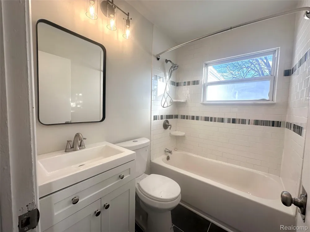 14092 Knox Avenue Warren City, MI 48089