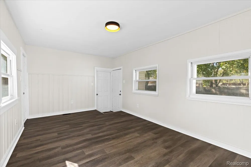 14092 Knox Avenue Warren City, MI 48089