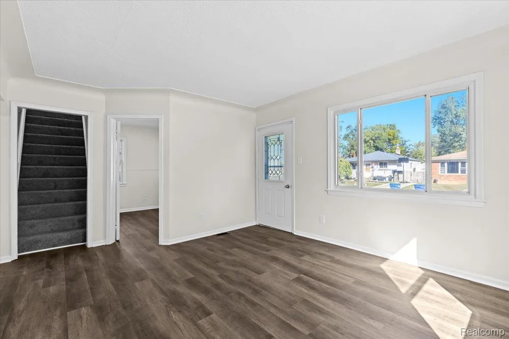 14092 Knox Avenue Warren City, MI 48089