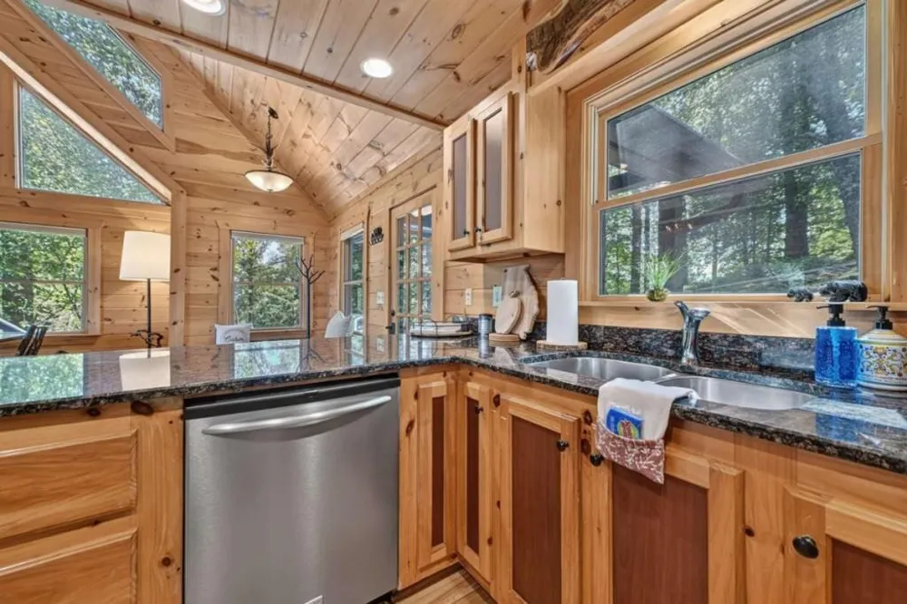 917 Walnut Ridge Ellijay, GA 30536