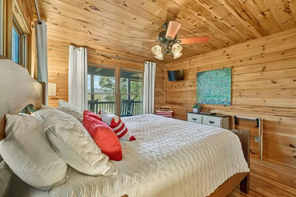 917 Walnut Ridge Ellijay, GA 30536