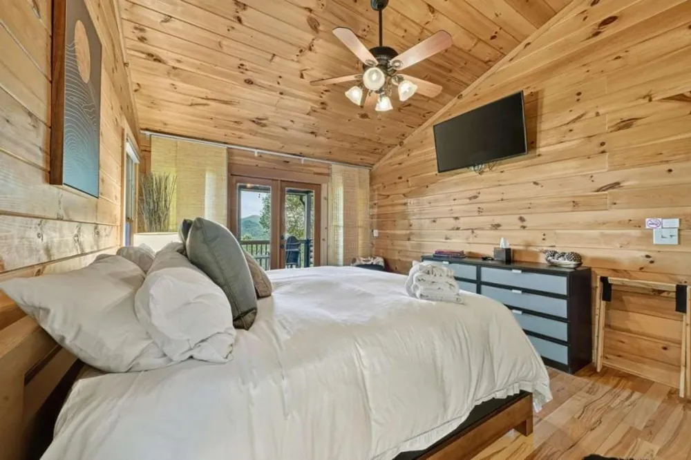 917 Walnut Ridge Ellijay, GA 30536