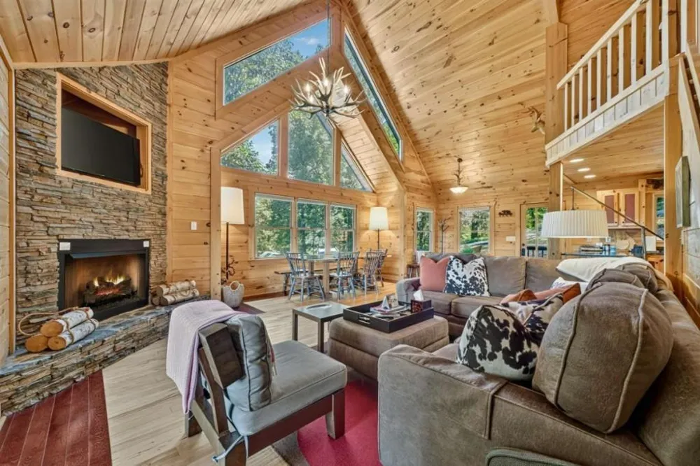 917 Walnut Ridge Ellijay, GA 30536