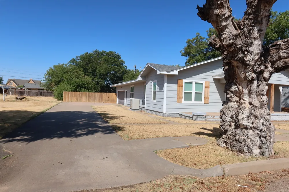 707 FOLEY STREET Seymour, TX 76308