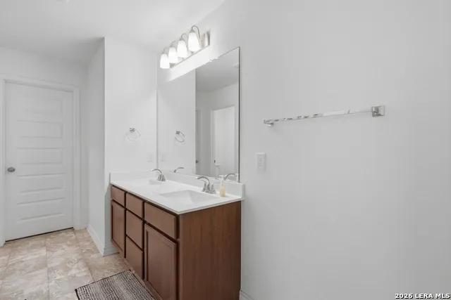 3243 COMANCHE XING San Antonio, TX 78224